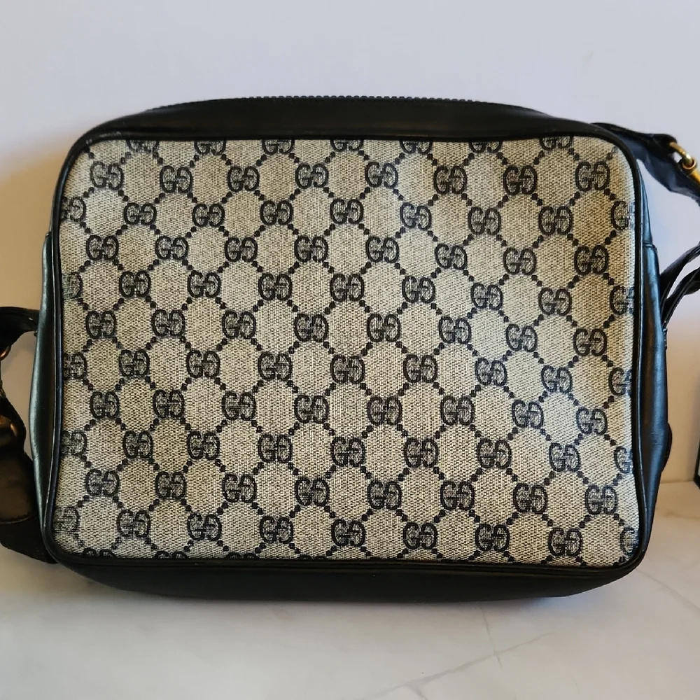Vintage Gucci Monogram Black and Cream Shoulder/Crossbody Bag- Horsebit Details - Picture 6 of 16